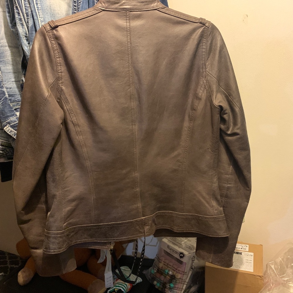 Leather jacket - Picture 3 of 6